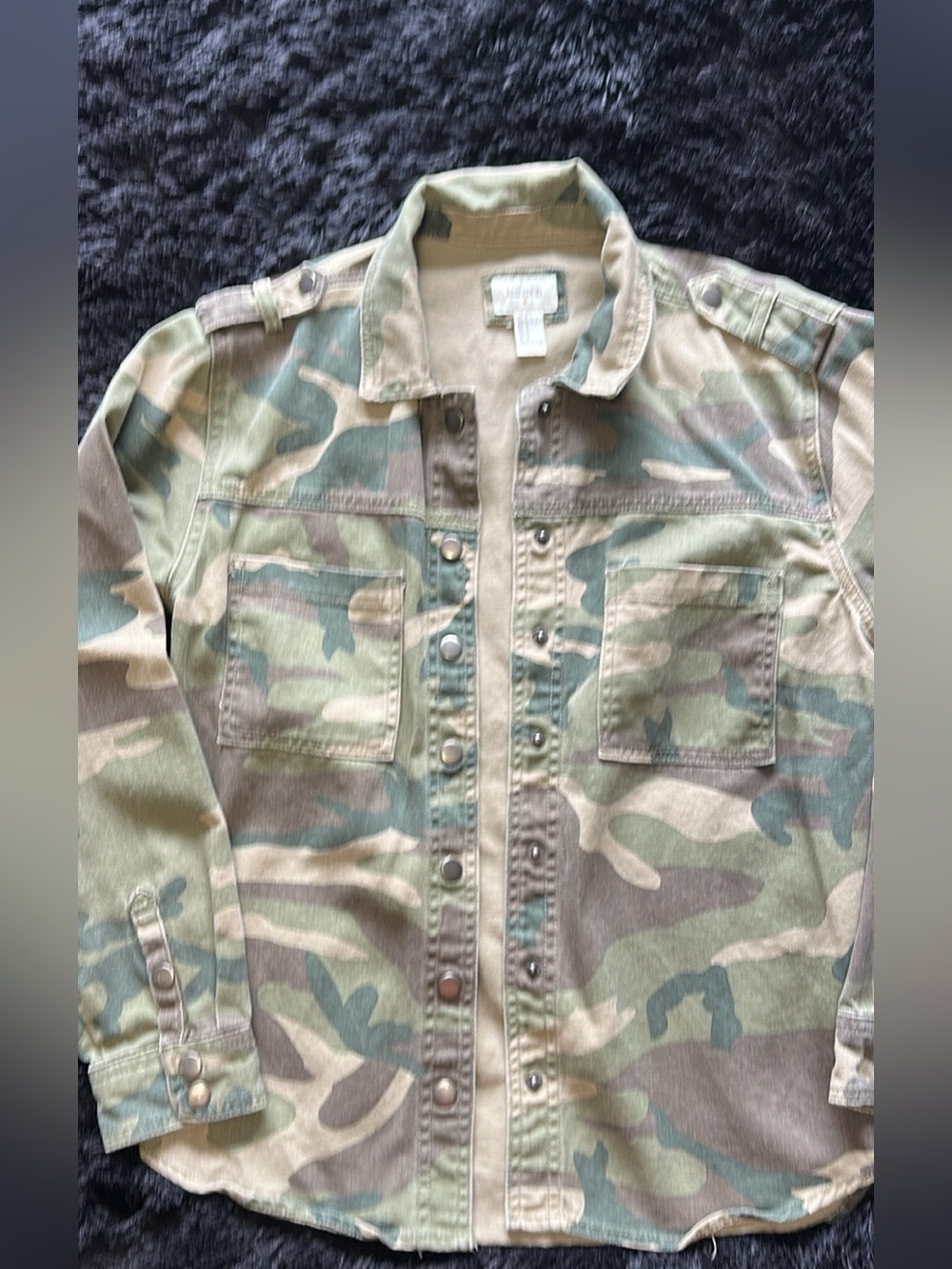 WoMen's Camouflage Utility Shirt Jacket - Green Camo small
